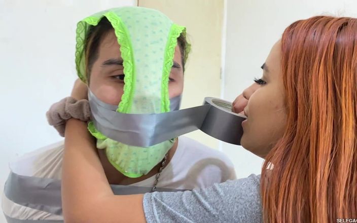 Selfgags femdom bondage: Un demi-frère paresseux se fait bâillonner et baiser efficacement avec...