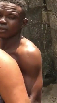 Si jalang kotor dikongkek di luar rumah