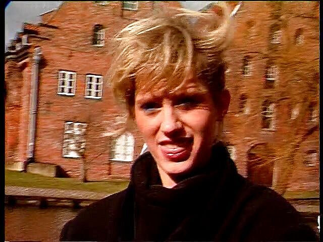 Lucky Cooch: Rozhovor s nějakou blonďatou holkou