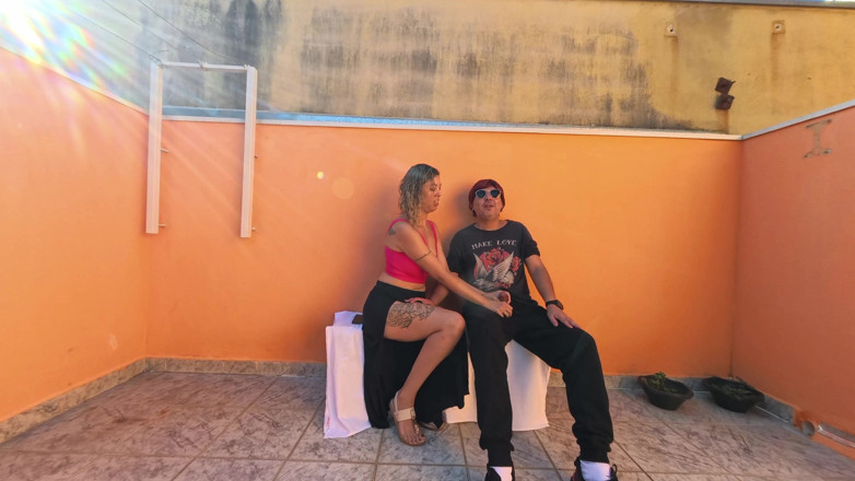 Gabi SweetCouplesStories: Un aveugle a un jour de chance assis dans un...