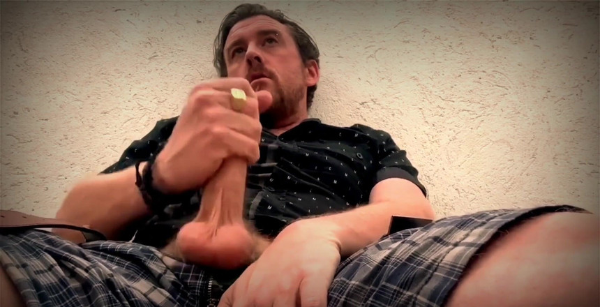 Dirty Talking Guy: Suka banget mainin kontol ngaceng di luar ruangan