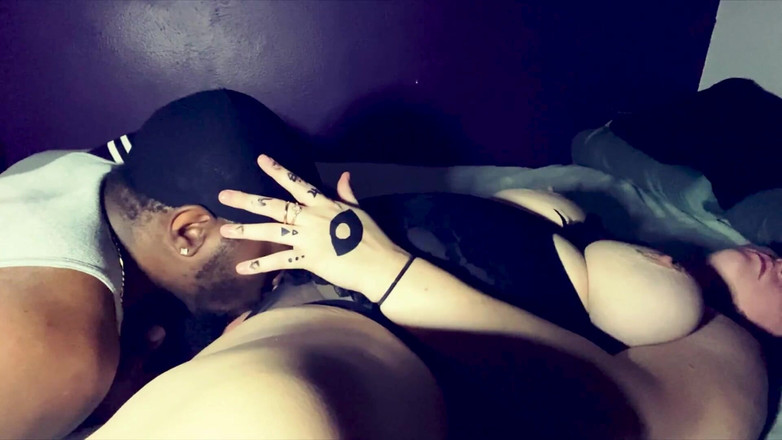 TrotzillaTheGod: ブラックキングは、ジューシーなサムのおいしい猫に彼の舌を滑り込ませます