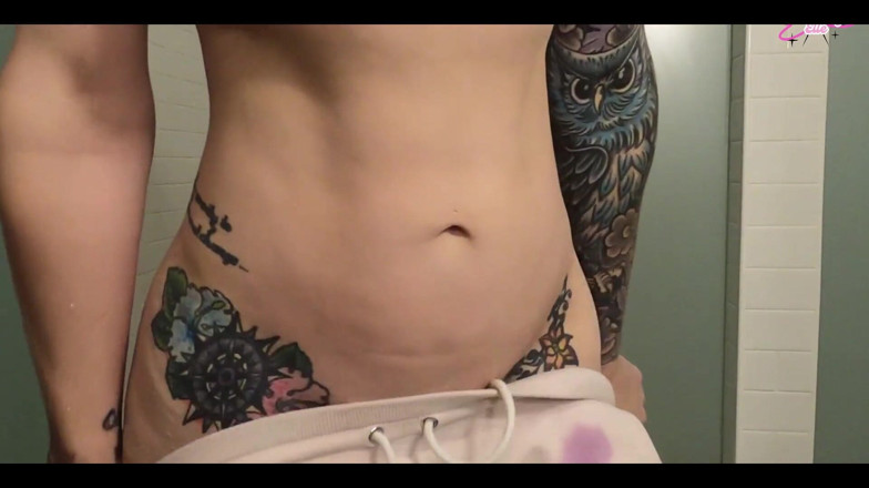 Twerking Elle: Jerking off in the Shower