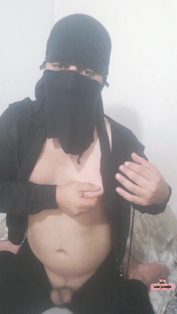 Salma Niqab: عشيقة عربية خنثى سلمى ليدي بوي تلعب مع بوبس بقوة