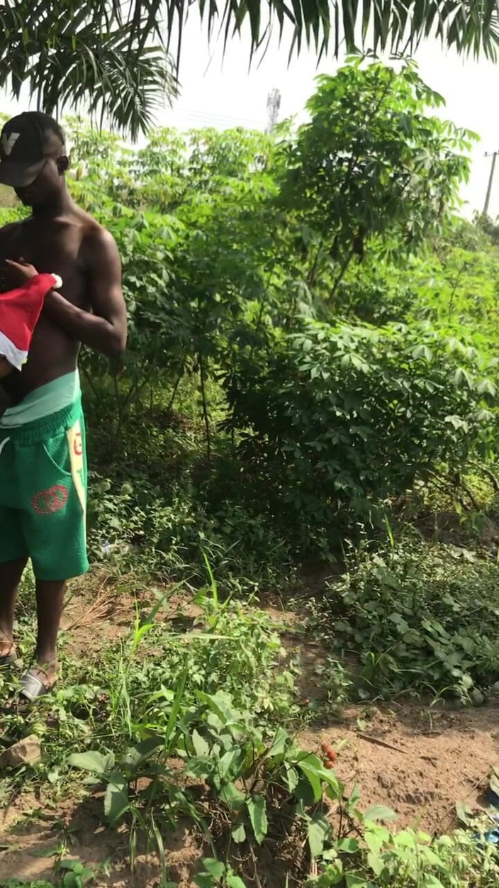 Sexylary: Mladý schopný africký chlapec má venkovní trojku