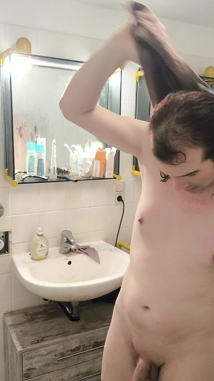 JanineLang: Mandi, mencukur, mengeringkan dan take Hormones