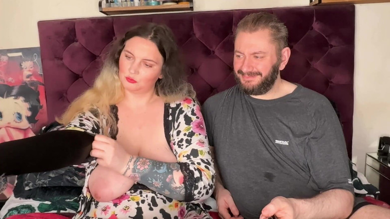 MissFFW: Puta pervertida desempaqueta su selección de juguetes nuevos