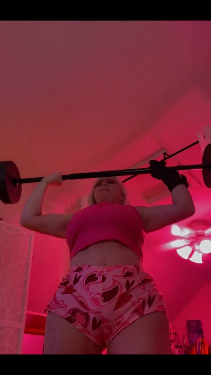 PaintedRose: Ridicare pentru a construi musculare păstra în mișcare înainte.