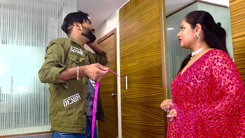 harry1: 印度裁缝回家缝衬衫并操她的主人