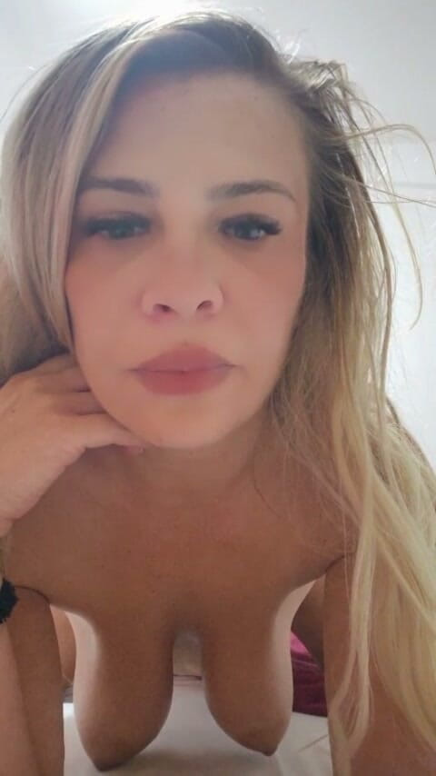 Nadya Albu: MILF underkläder retas med butt plug och anal onani