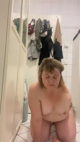 Deutsche Anna: Too oiled to ride. Fail video