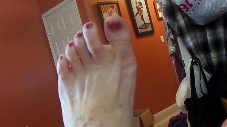 BBW nurse Vicki adventures with friends: 간호사 Vicki 빨간 발톱 발 페티쉬 POV