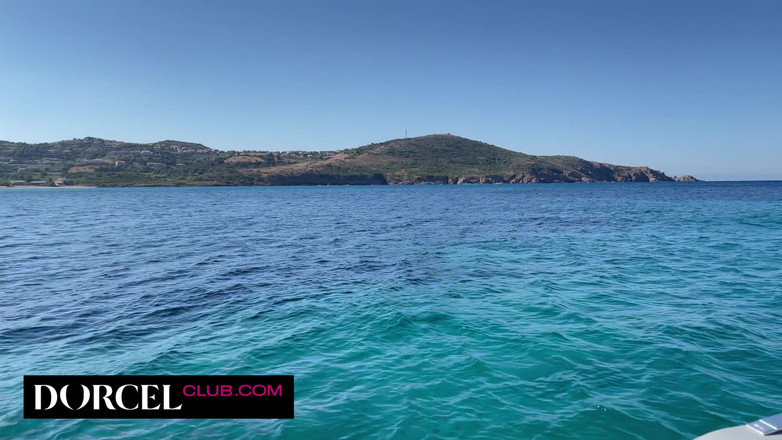 Dorcel Club: नाव पर शरारती भ्रमण