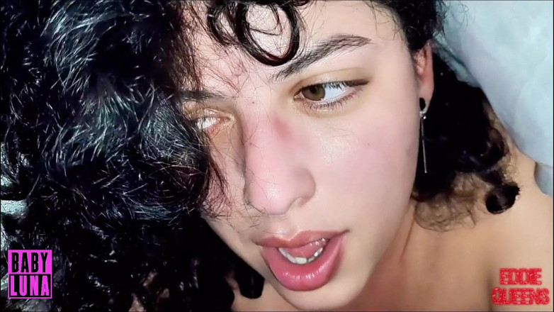 Eddie Queens: 在床单下振动器里面，我最后都发红了！