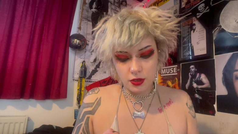 Glitterqueen1999: Fuck My Lipstick off Stepbro