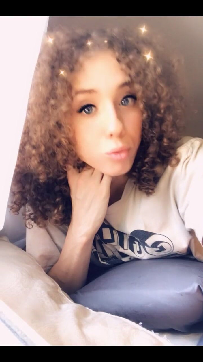 Tia Tizzianni Productions: Lily demure: mau entot aku dong?