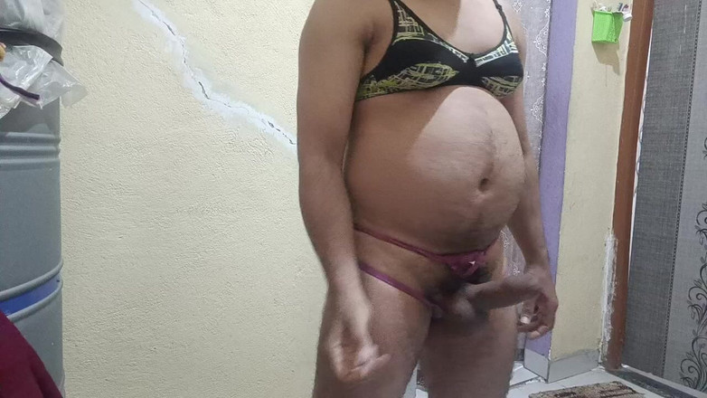 LovedSunsine1990: Hoofd aapne vrouw Ki Bra Ke Sath Masti Kar Raha...