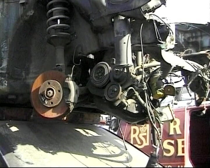 Hardcore German Club: ザーメンを食べるドイツのペ尻が車の整備士に犯される