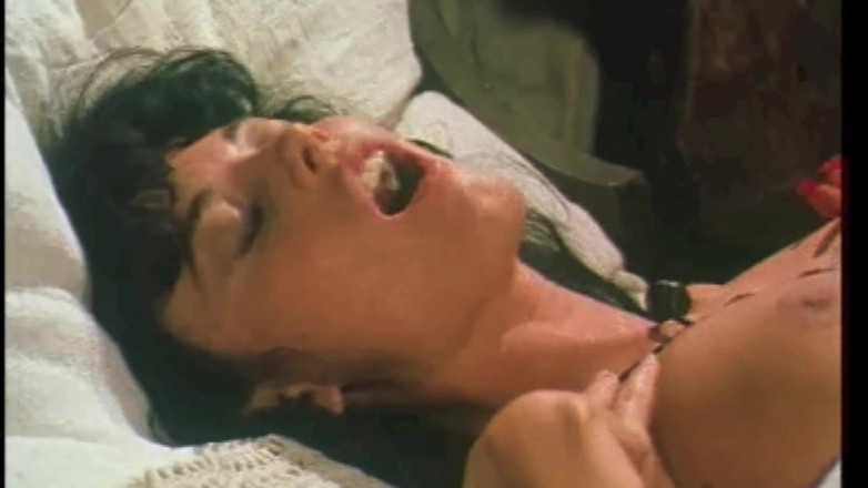 Inthe MILF room: Лесбійський оргазм красивої Кармен