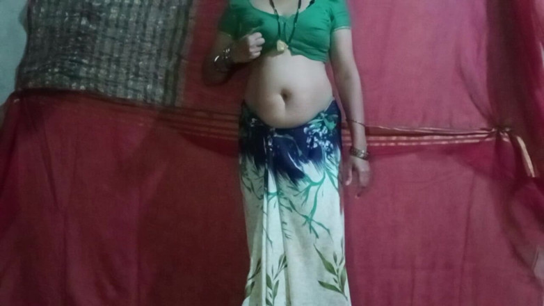 Rangeeli_Mangala: Bhabhi bekommt geil
