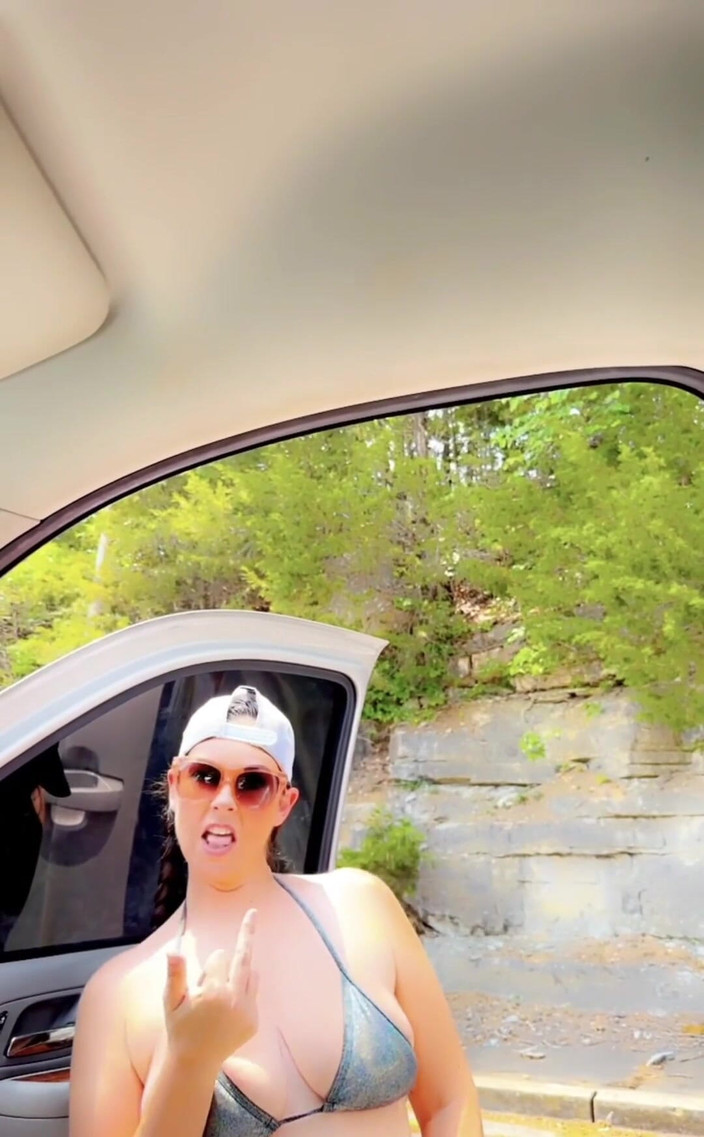 ItsMmmegan: この番組の動画は今回で4本目です。これらに関しては、yallは素晴らしく、私をとても励ましてくれました。そう始まり