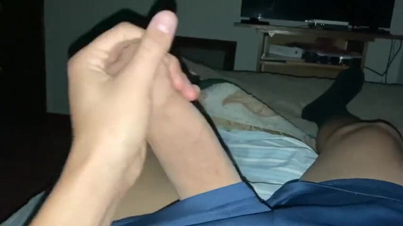 Danybigpen: 自慰他的大鸡巴