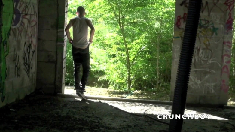 Crunch Boy: Dos jóvenes franceses follando en un lugar al aire libre