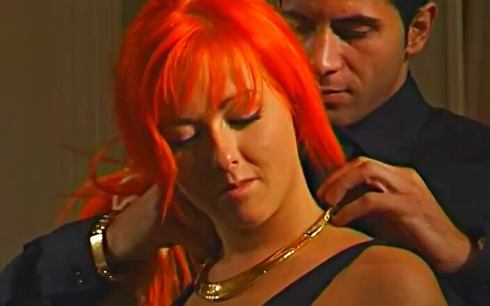 Meet and Fuck: Francuska laska Patricia Petite z Flaming Auburn Hair Get Banged...