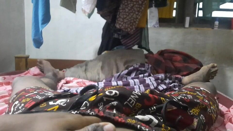 Wheyincognito: Une fille de 18 ans à la bite poilue se fait baiser