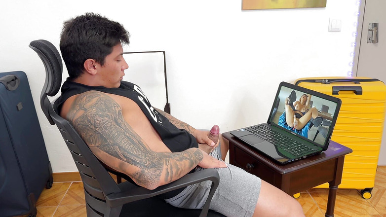 Winter_steph: La pornostar esce dallo schermo del computer per soddisfare il...