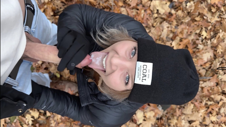 Mya Lane: 숲에서 잡힌 샤워 애널과 취침 시간 오르가즘