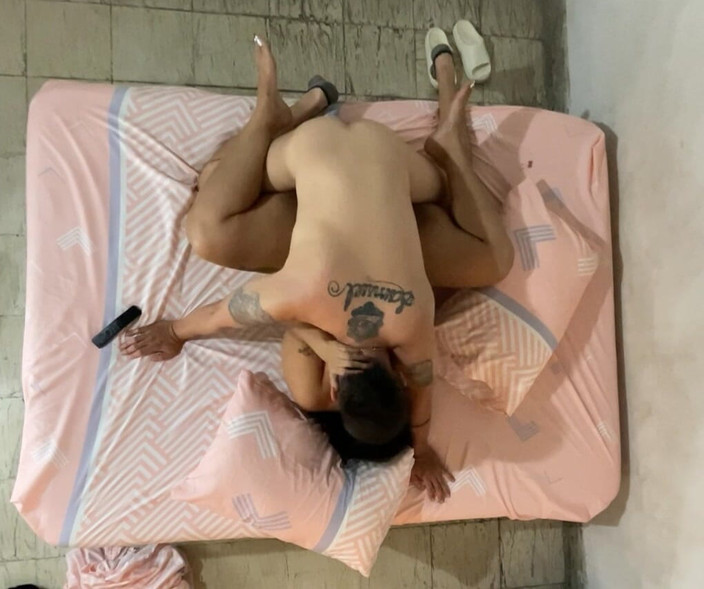 Monozion: Dengan Latina bertatu