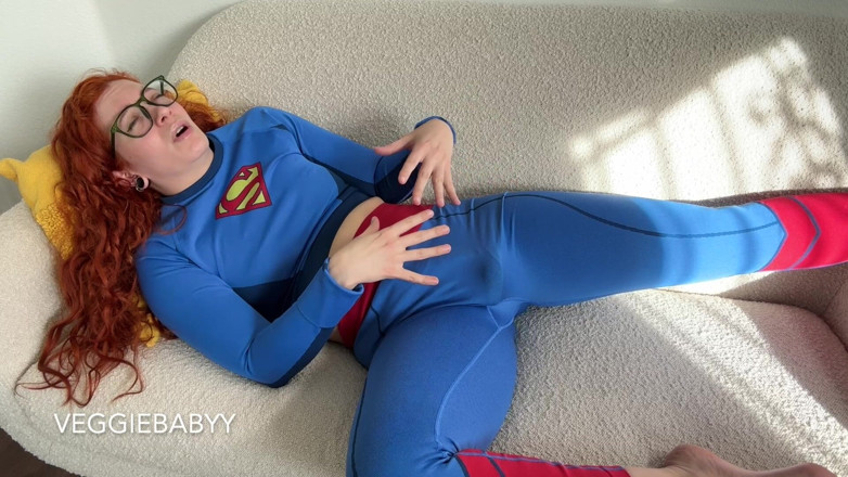 Veggiebabyy: Kryptonite, sph і тортури для яєць і члена змушують маленький член фута супердівчину жорстко кінчати