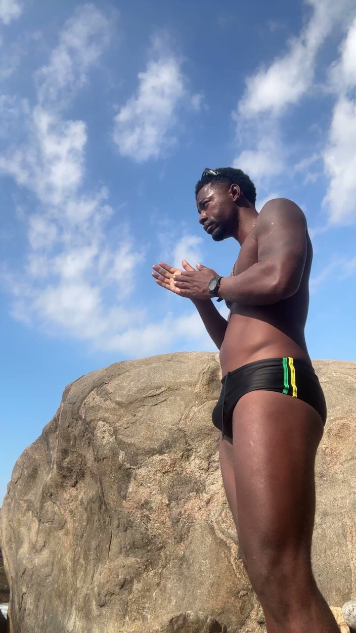 Marlon Costa Official: Pisser sur la plage, bite BBC dure