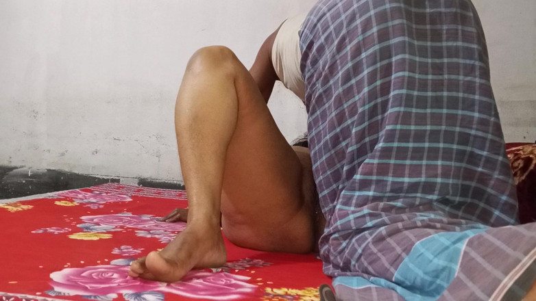 SAFI TV: 집에서 섹시한 인도 비디오와 함께하는 새엄마