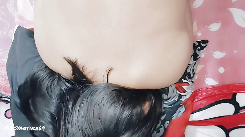 Karinsyantika: Mengongkek awek Jawa yang cantik gaya doggy penuh, memancut mani...