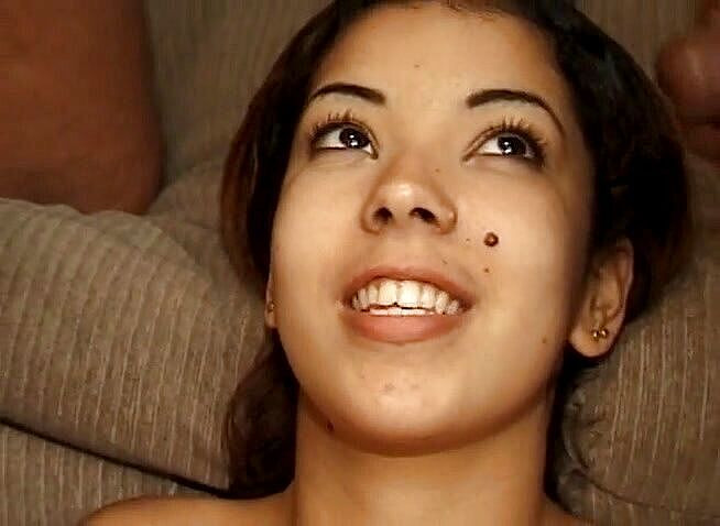 BBC Bootycasting: O brunetă sexy este futută cu penetrare dublă în acțiune interrasială în...