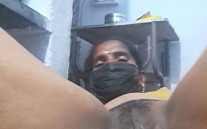 Jayaselvi: Dì Tamil thích thú trong cuộc gọi video