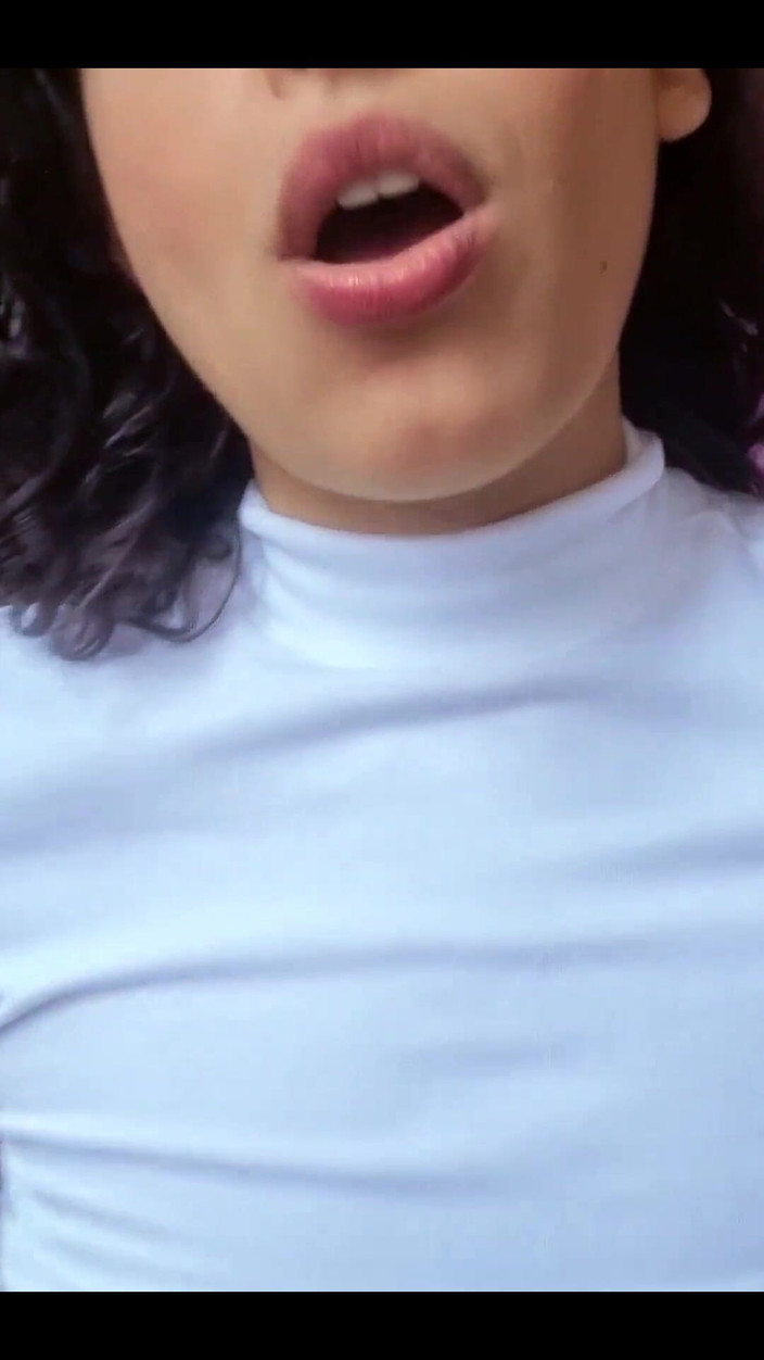 Espuleta Maia: Morena brasileña caliente con pechos naturales pidiendo que te corras...