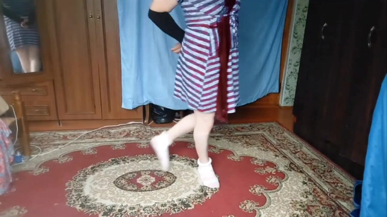 Kitty_Cross: Oogverblindend sissy-lint in zonnig open veld