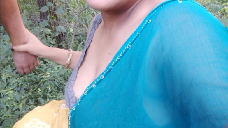 HotGirl21: Cumnata sexy de la sat este singură în junglă și se excită...