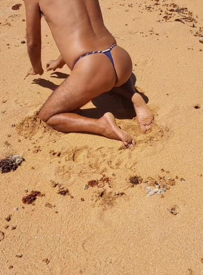 Ladysilvas: Ladysilva Shemale Di Pantai – Pantat Panas Dalam Bikini