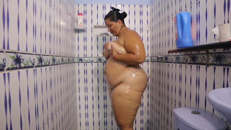 Lexly_16: Chubby Girl Takes a Shower and Shows All Her Pussy...