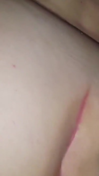 Seksi iri güzel kadın bu siyah yarağı domaltarak ve misyoner pozisyonunda alıyor ve sonra anal seks yapıyor