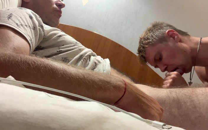 MaxHotty: Сосет друг другу с папой и спермой в рот в отеле