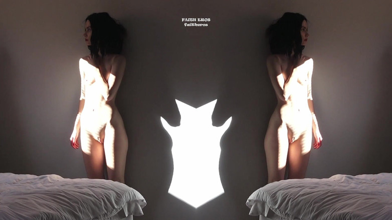 Faith Eros: Macocha łapie twoją małą łechtaczkę - upokorzenie masturbacji