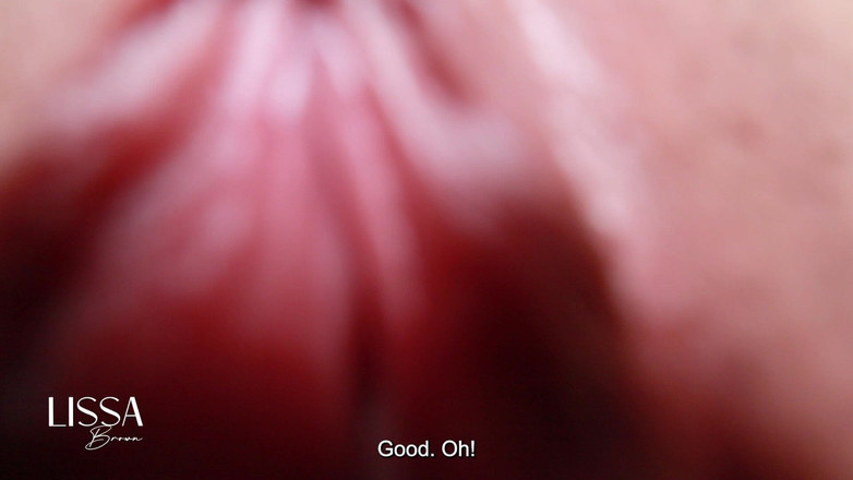 Lissa Brown: Uriașa devorează o ființă nesemnificativă