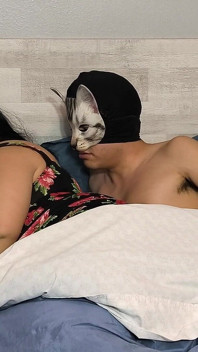 Ibu tiri yang penyayang, peminat solo dalam ereksi perlahan, di katil