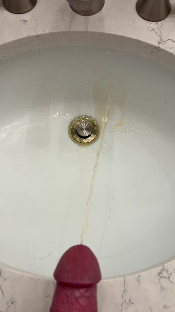 Tatted Daddy: Pișare la chiuvetă cu încetinitorul