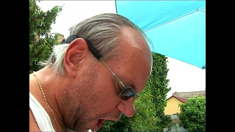 Milf in Love: 胖家庭主妇需要一根成熟的大鸡巴！